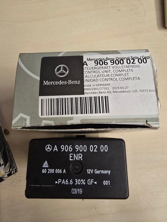 Brand New GENUINE Mercedes W906 VW Crafter CONTROL UNIT for SELF-LEVELLING DEVICE, PART MUST BE CHECKED AFTER INSTALLATION FOR CURRENT FLASHWARE for Lamp Ceiling  ;See attached pic-item 75'